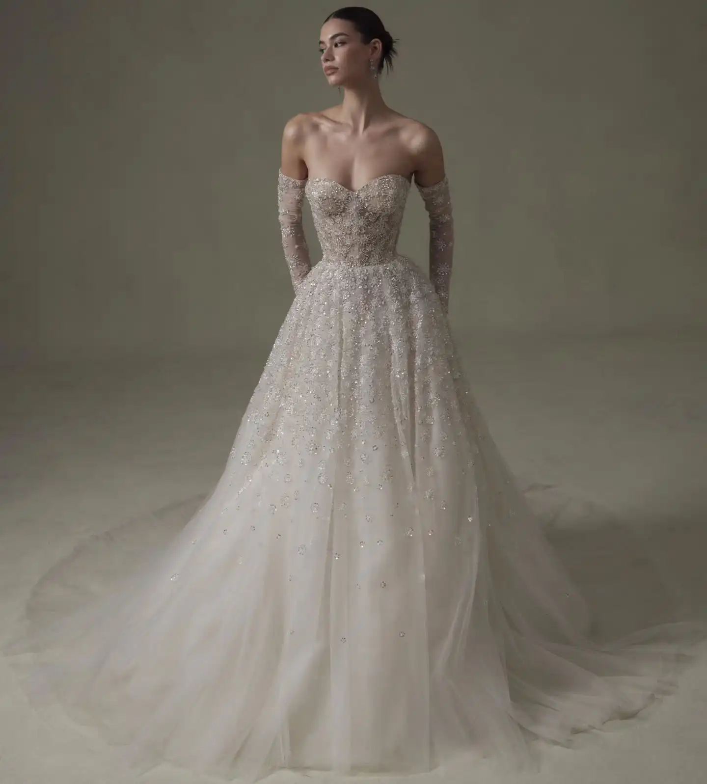 

Customized Elegant Modern Delicate Strapless Wedding Dress Organza Appliques Bridal Party Sequined Organza Bridal Gowns