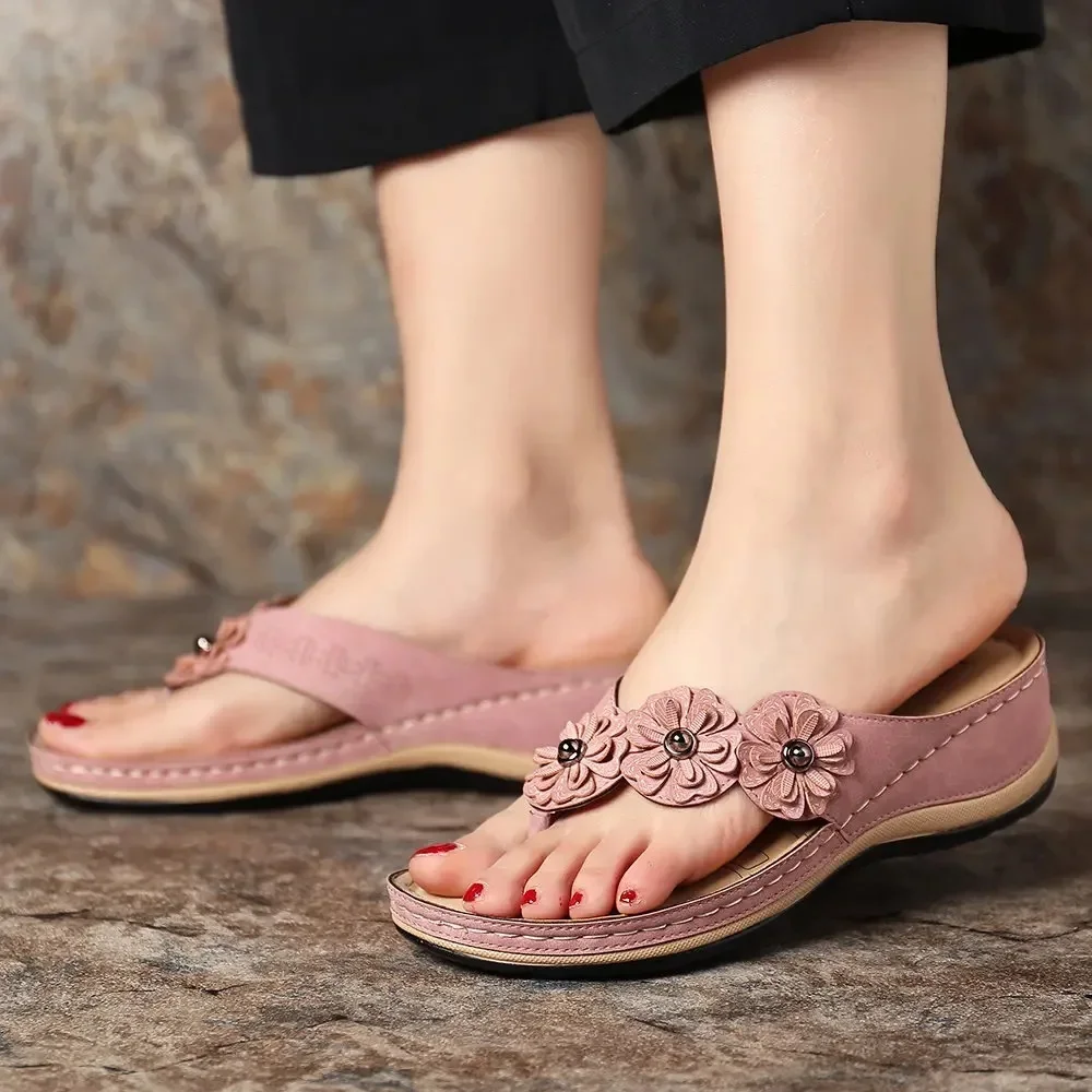 Zapatos de verano con punta de clip, zapatillas para mujer, sandalias de plataforma con tres flores dulces, chanclas informales suaves para mujer