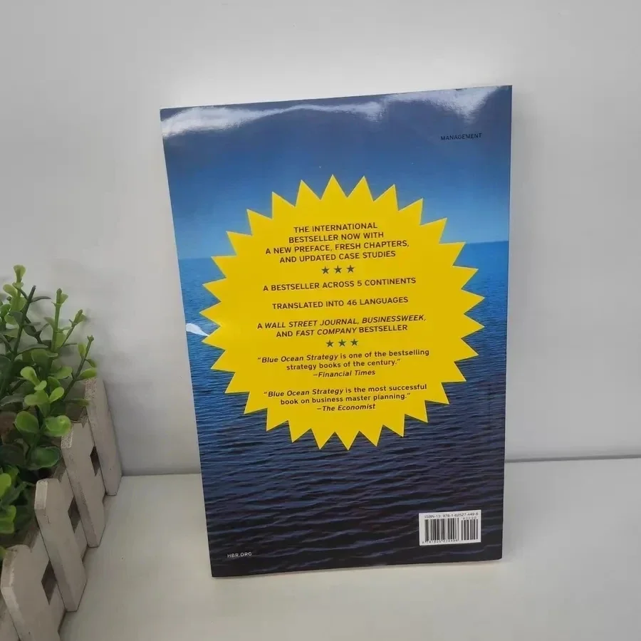 Libro de estrategia de Océano Azul, edición ampliada, cómo crear un espacio de mercado sin juego, hacer que la competencia sea un papel de fondo