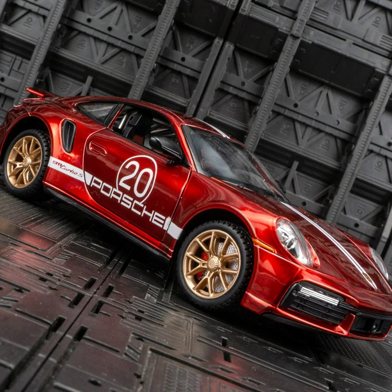 1:24 911 Turbo S alloy car model, doors can be opened, children's sound and light toys can be given as birthday gift to friends