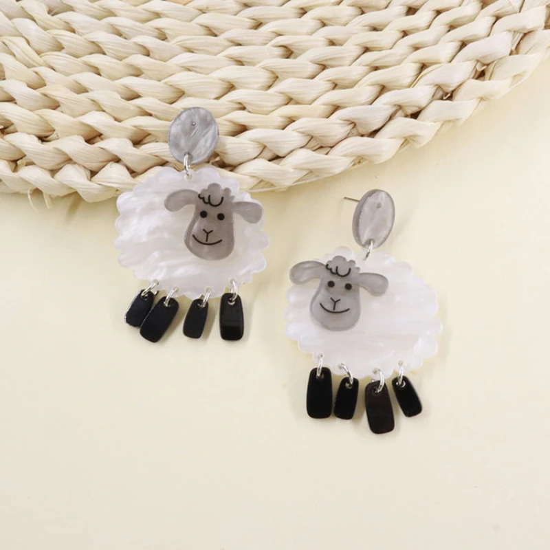 Niedliche Cartoon-Tier-Schaf-Ohrringe für Frauen, süßes Lamm, Acryl-Tropfen, baumelnde Ohrringe, Schmuck, Geschenk