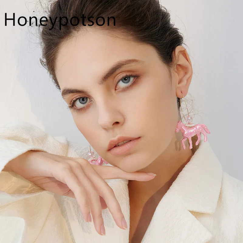 2024new niche girl heart design, fashion personality trend unicorn pink pearl magic color V-shaped earrings hook earrings