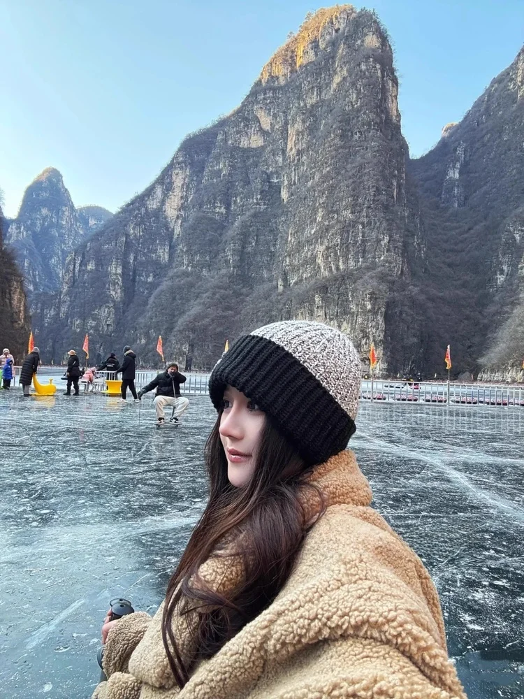 warm-knitted-woolen-hat-for-women-skiing-cap-retro-sle-color-blo-design-thiened-winter-hat-round-top-sle-knit-hat