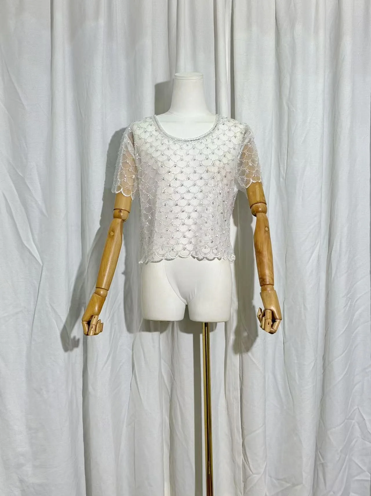 H80 & S90 جديد حار مثير المرأة س الرقبة قصيرة الأكمام شبكة مطرز عطلة الترتر الجوف خارج التطريز حفلة تانك تي شيرت كامل بروتيل