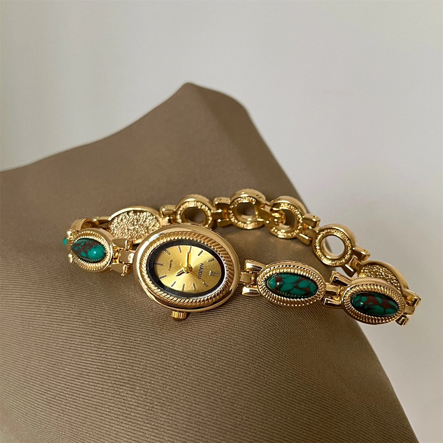 Retro style bracelet watch for womenhighvalue retro gold chain elegant ladies fashion, oval small dial, ladies gift, female gift