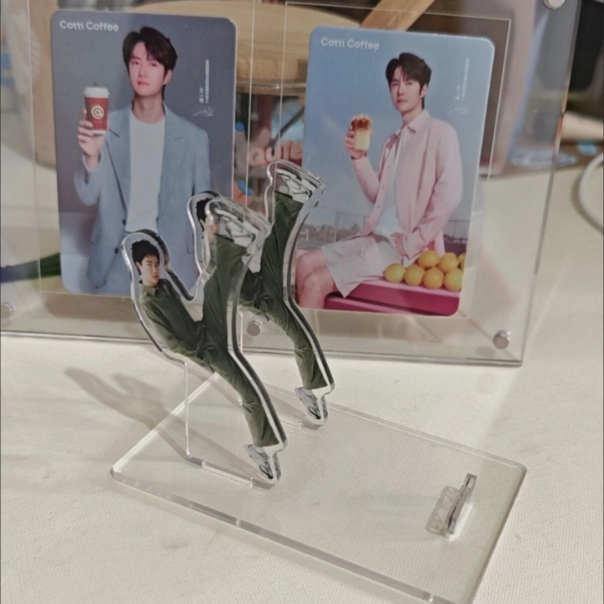 왕이보의 이동용 맞춤형 휴대폰 거치대, 게으른 사람들을 위한 애니메이션 관련 창작 선물, 사람 모양 스탠드