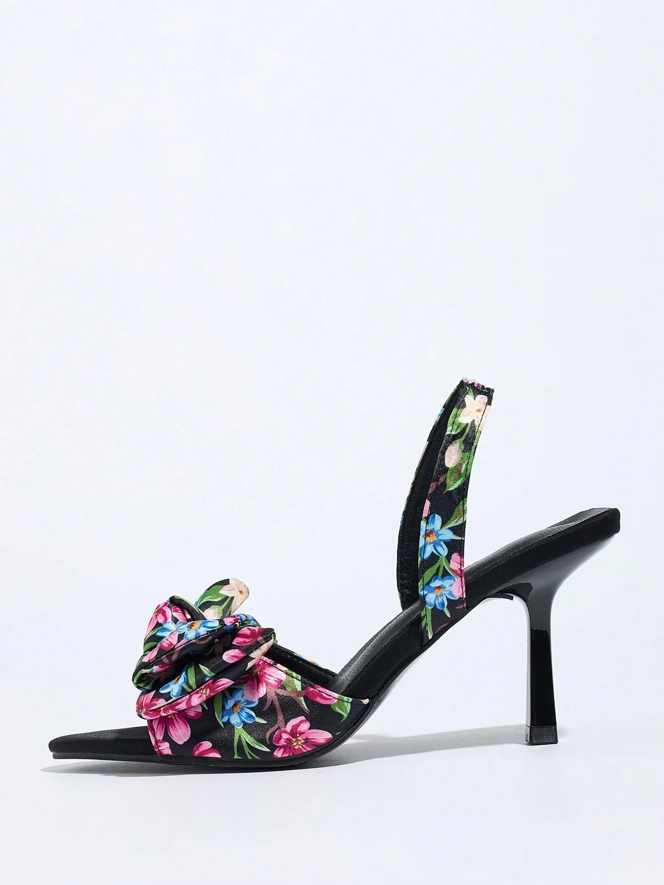 

Женские босоножки на высоком каблуке с цветочным принтом, бантом и заостренным носком