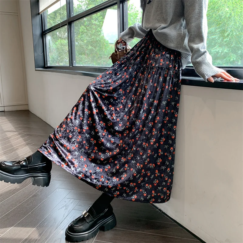 Gold Velvet Skirt Women Floral Print Long Skirt Hong Kong Retro High Waisted A Line Lace Patchwork Loose Fit Autumn Winter Sweet