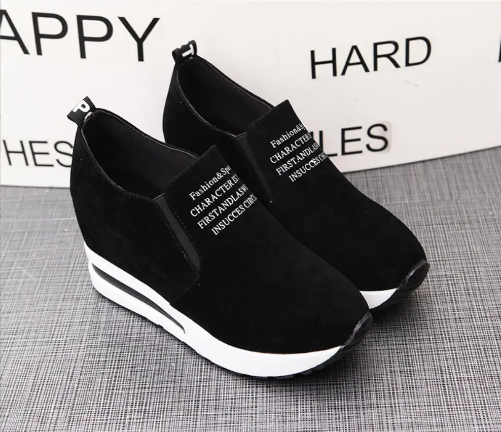 Sepatu penambah Wedge wanita, sneaker panggung bernafas sol tebal hitam Musim Semi dan Gugur