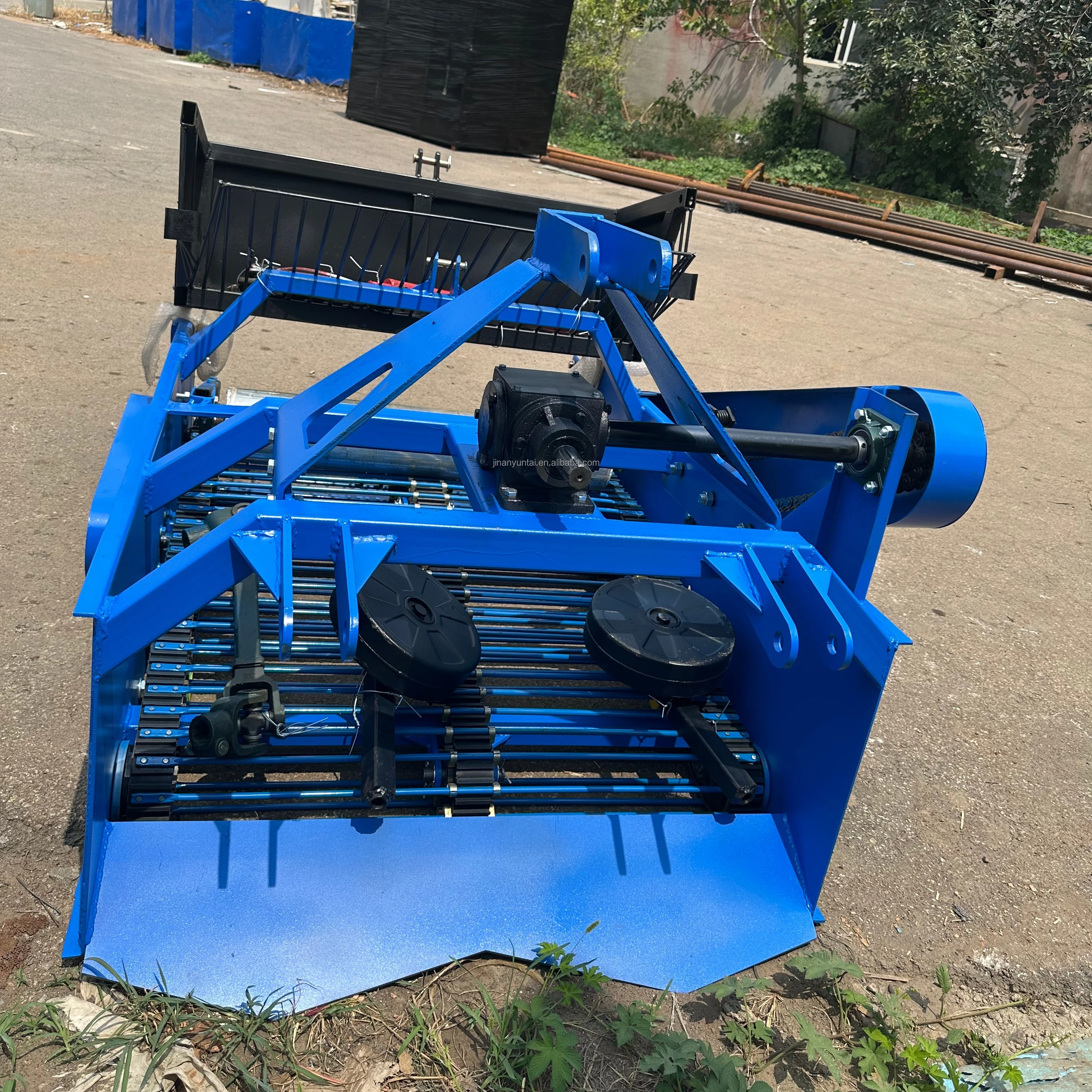 

High Efficiency Potato Digger Harvester Easy-to-Operate Carrot Harvesting Equipment for Wholesale