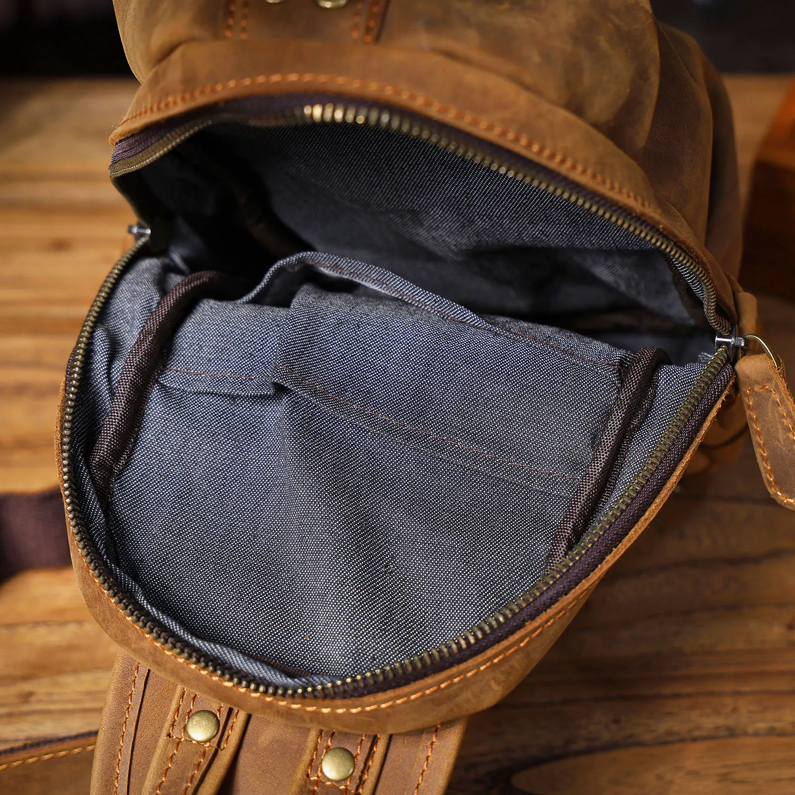 Vintage Echtleder-Umhängetasche für Herren, Vollnarbenleder, Crossbody-Brusttasche, große Kapazität – Detail 15