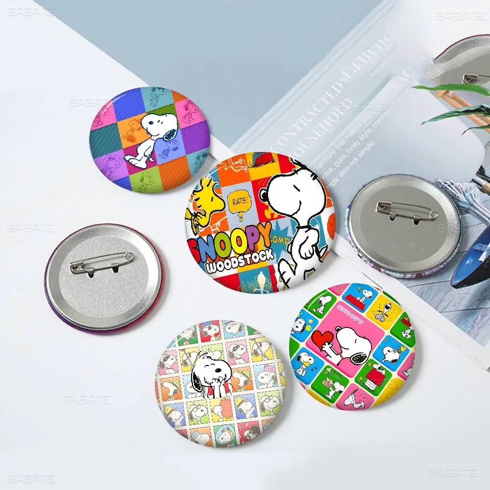 Classic Cartoon Cute S-Snoopy Customizable Soft Button Pin For Women Creative Jewelry Funny Badge Cartoon Lover Hat