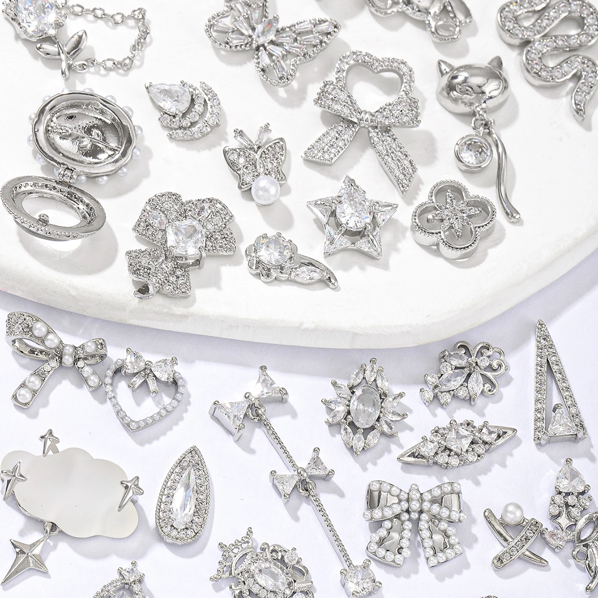 골드 실버 네잎 클로버 러브 및 기타 유럽 및 미국 스타일 혼합 네일 장식, 구리 상감 지르콘, 10 개