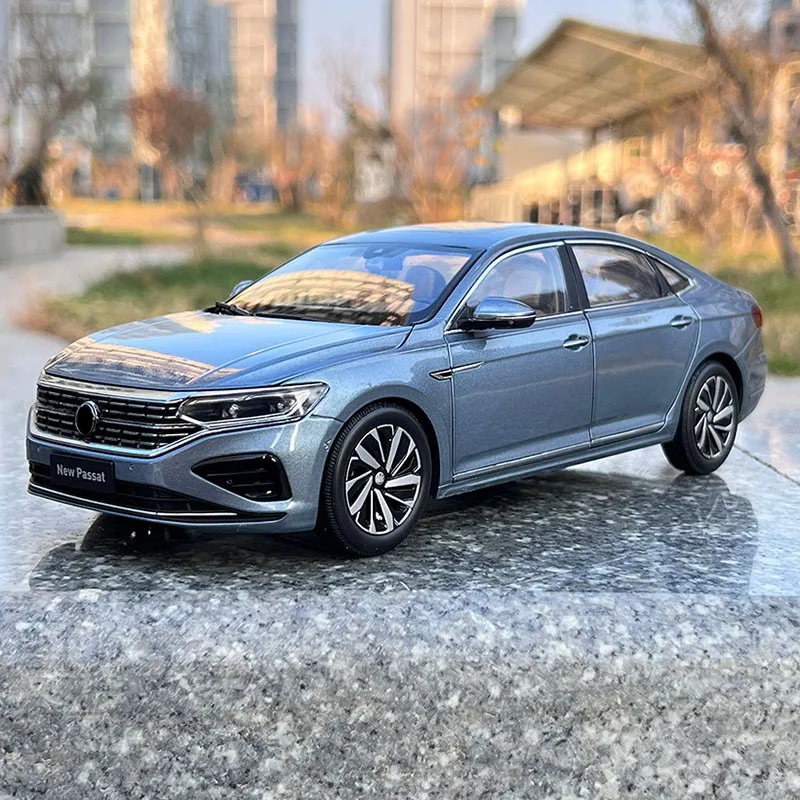 1:18 Scale NEW PASSAT 2022 Simulation Alloy Car Model Collection Souvenir Adult Gift Toys Original Box