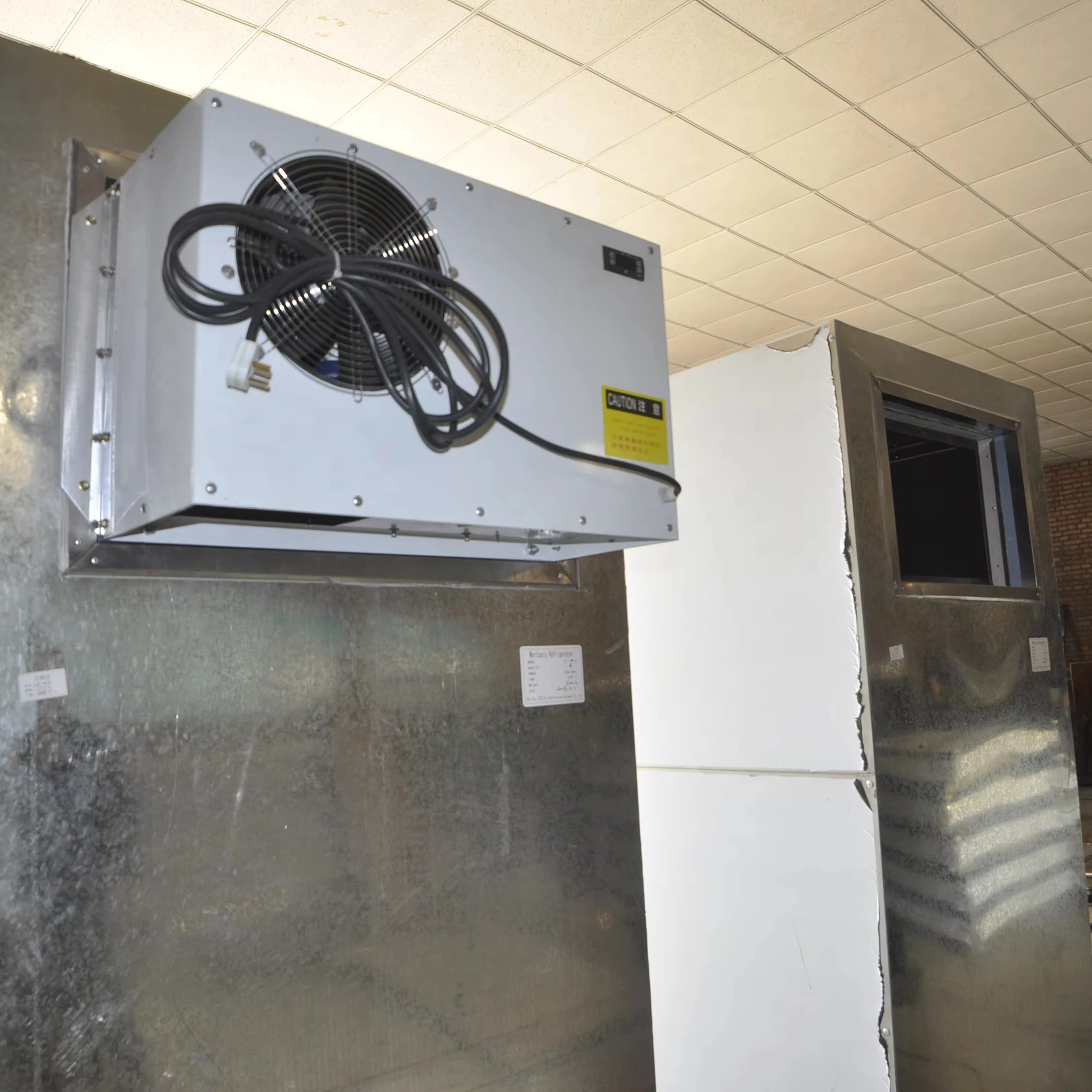 

Большая, маленькая и средняя морозильная камера Морган