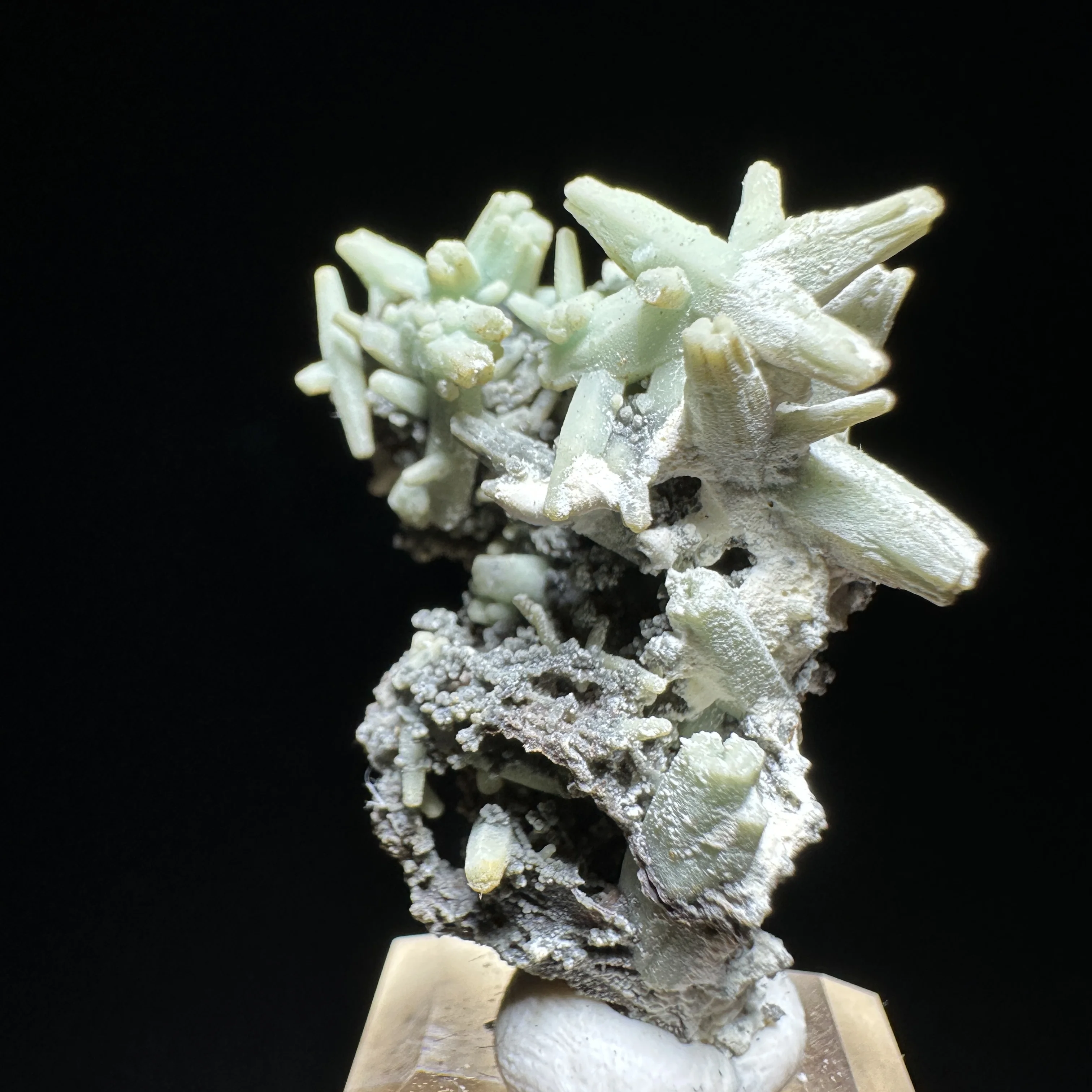 Natural GuangXi Water Pyromorphite Plumbogummite Mineral Specimen Quartz Rock Healing Stone Home Decor Gift