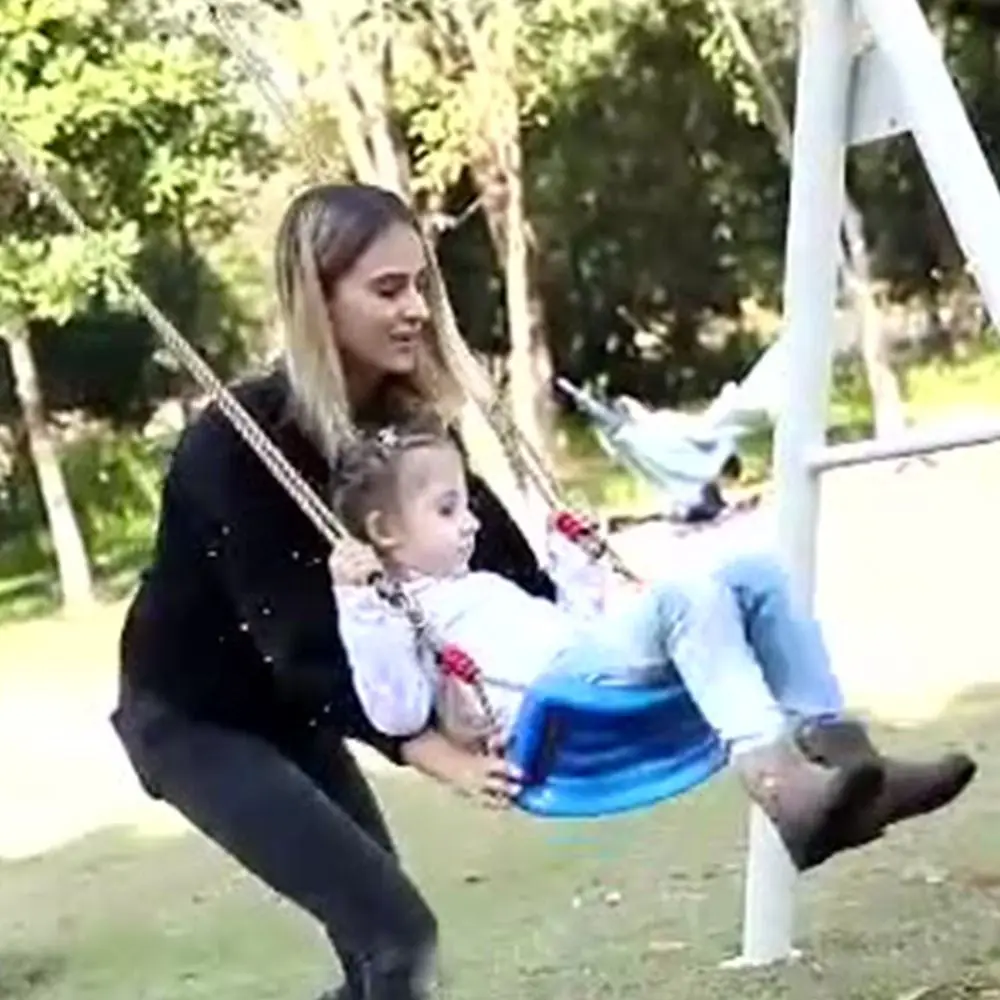 Nieuwe kunststof kinderschommel veelkleurig met hangend touw schommel verstelbare hoogte accessoires zitplank schommel kinderen