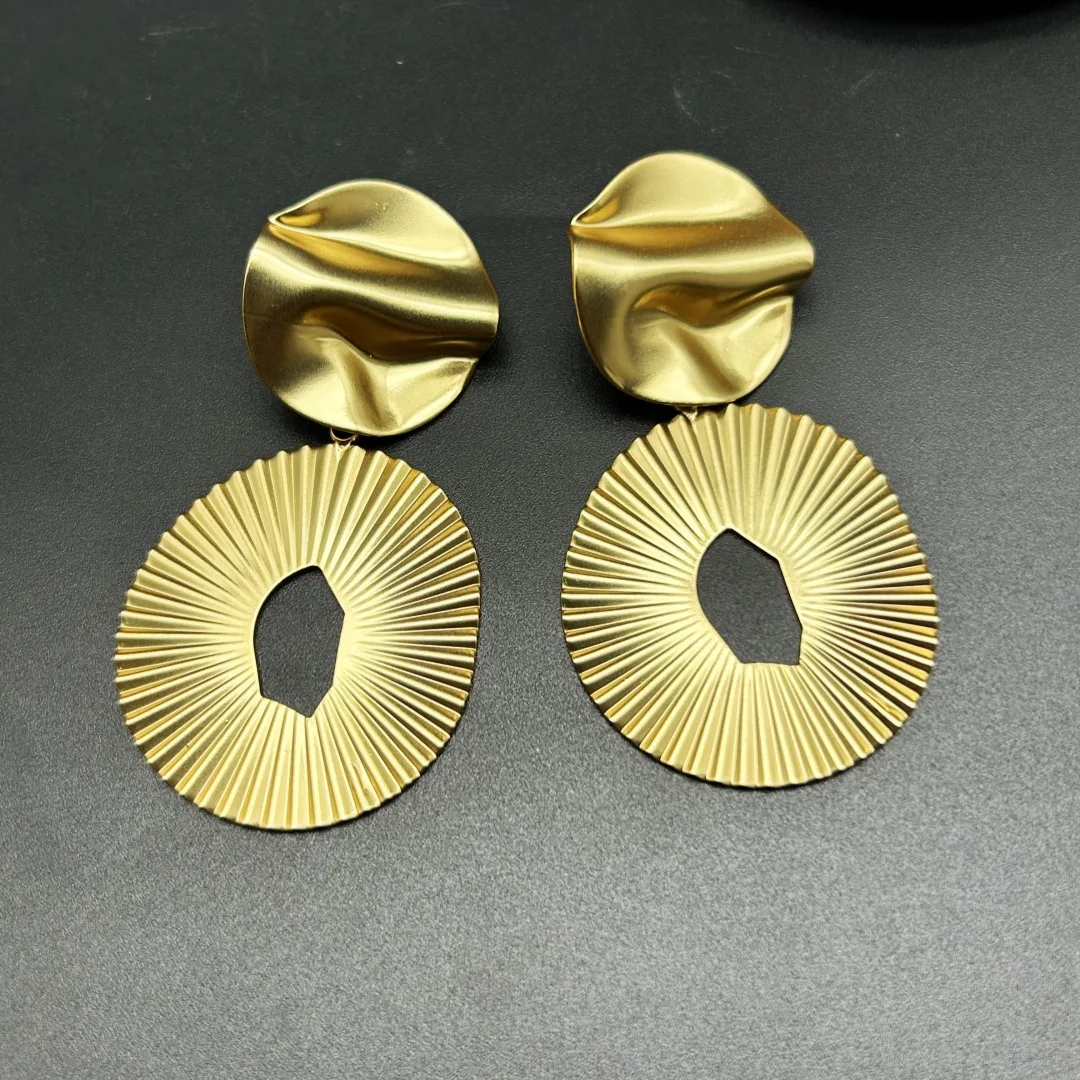 Medieval Vintage European and American Medieval Copper Alloy Long Irregular Pleated Earrings Niche Design Geometric Texture