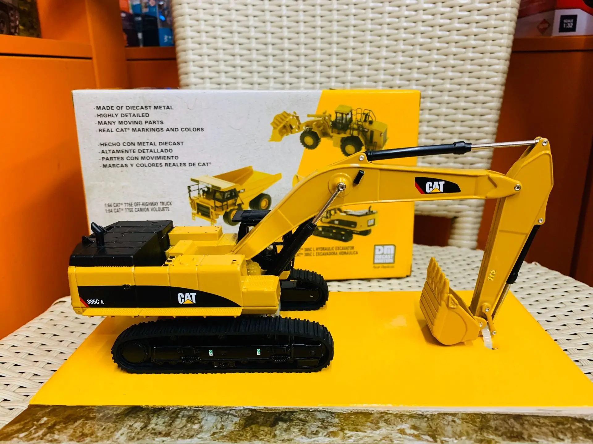 385C Hidraulic Excavator Hydraulica 1/64 Scale DieCast Model DM85694