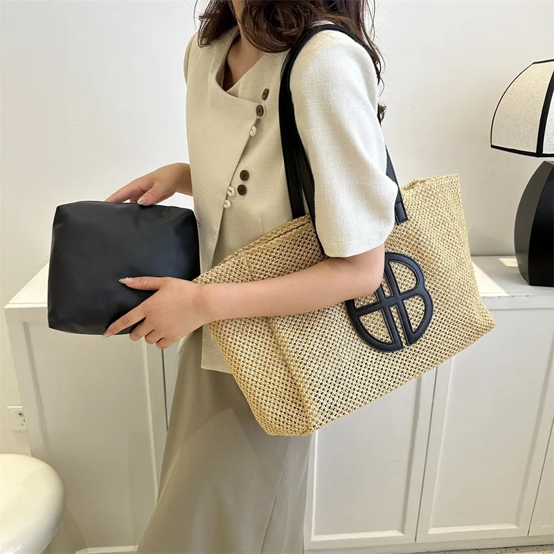 New Woven Bag Fashion Casual Tote Bag 2024 Summer Commuter Shoulder Bag Personalized Large Capacity Women\'s Bag