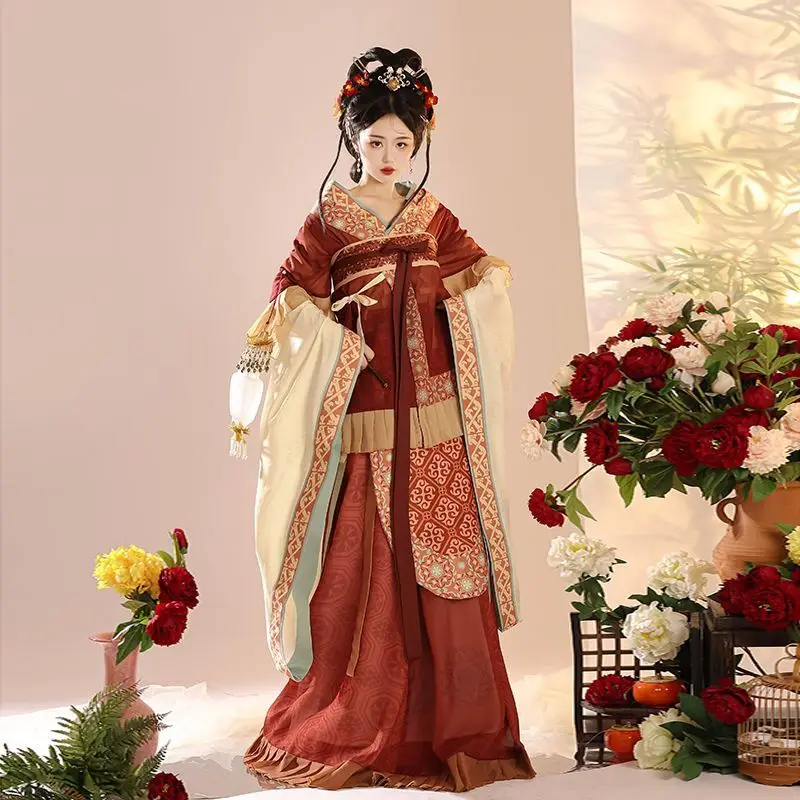 تحسين هانفو أثناء سلالات وي جين وسوي والتانغ، معروف أيضًا كالملابس الخالدة التي تمثل الملابس الصينية القديمة