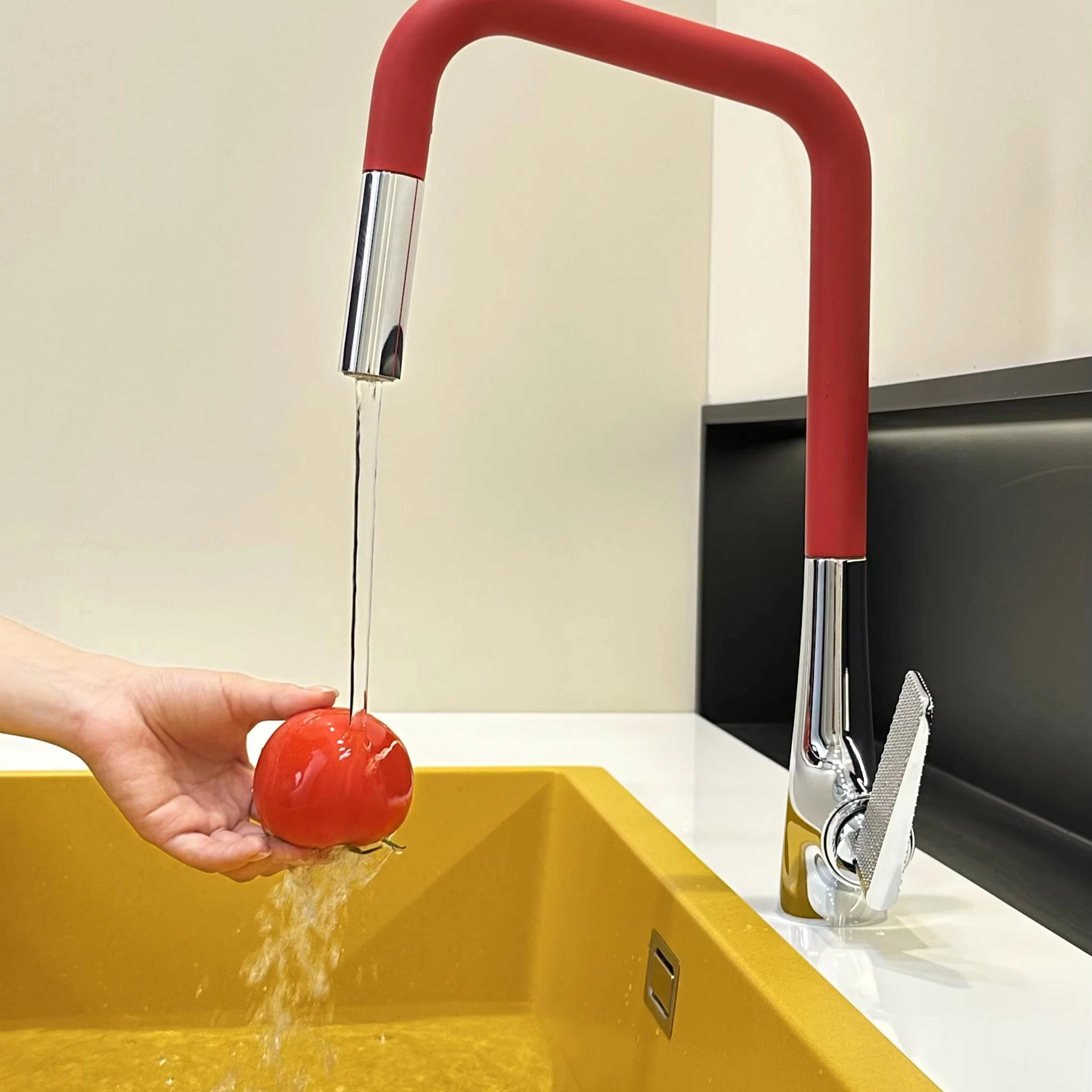 

Высокопопулярный традиционный кухонный смеситель из медного сплава с одной ручкой, смешанная горячая и холодная вода, простая установка в шкафу