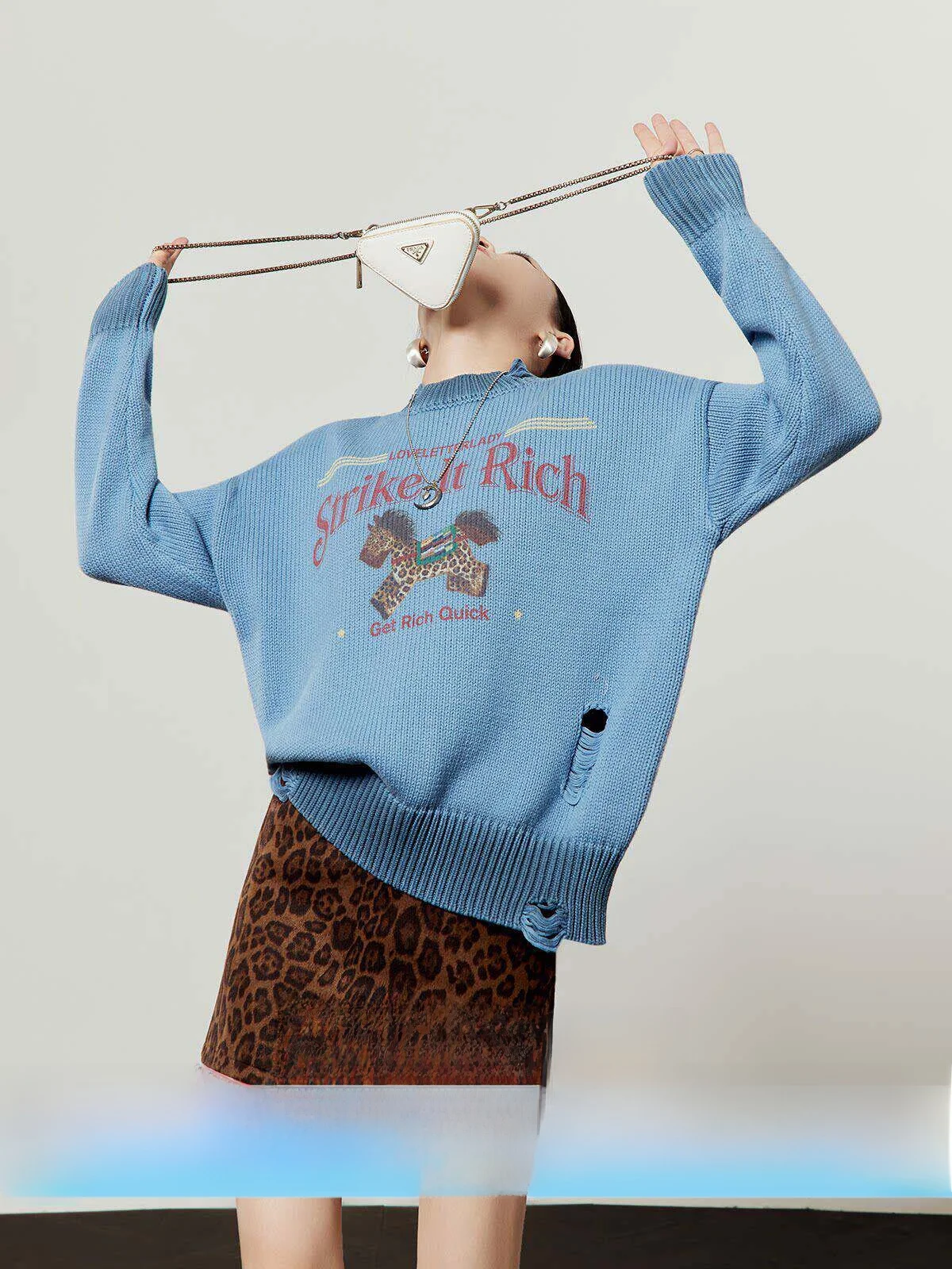 

Blue Knitted Loose Sweater Women's Casual Sle Printed Loose Fit Knit Top by Zhou Li Wu Spring 2026 New Arrival