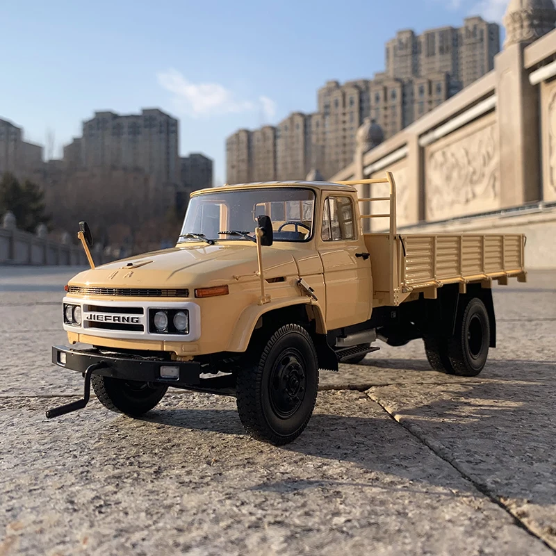 Century Dragon 1:24 Jiefang CA141 truck, old Jiefang car model, New Year gift for seniors