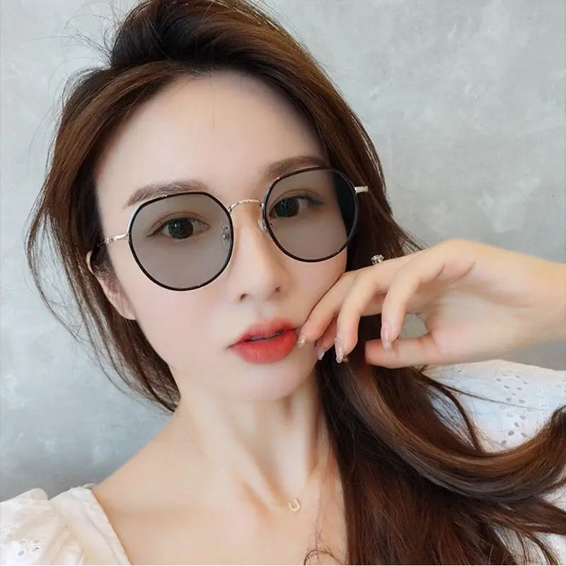 

Photochromic Myopia Glasses Female TikTok with Degrees HD Ultra Light and Stylish Ins round Face Makes Face Look Smaller