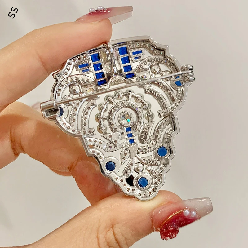 High-end Brand Design Inlaid Zircon Gems Silver Brooches 2024 Pearl Shield Classic Men's and Women's Clothing Accessories