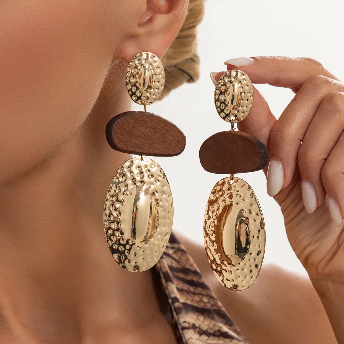 SHIXIN Boho Creative Wood Metal Oval Pendant Earrings for Women Vintage Hammered Gold Color Geometric Drop Earring Charm Jewelry
