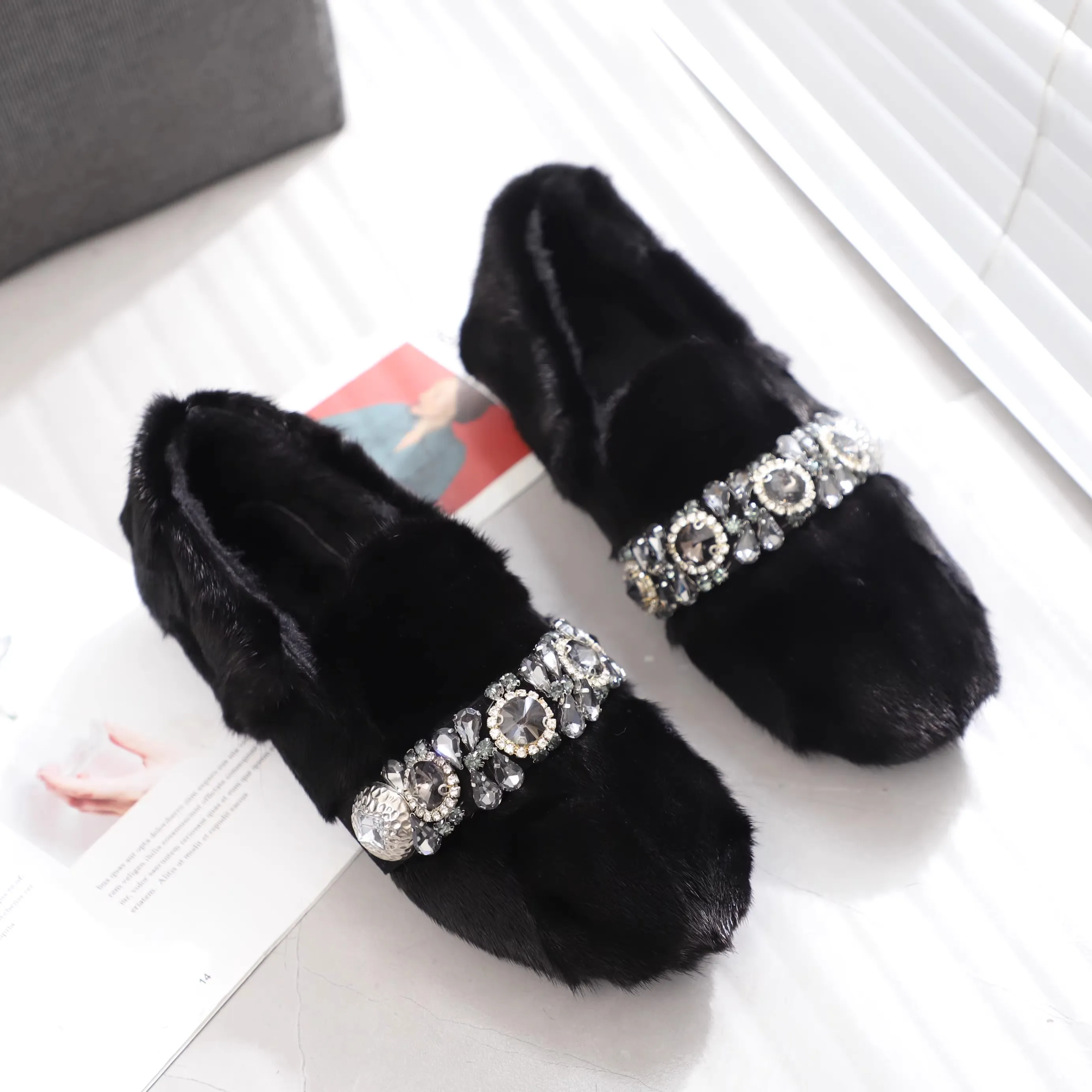 

2026 New Women Crystal Casual Loafers Winter Warm Fur Flat Shoes Woman Black Thick Sole Espadrilles Ladies Flats Creepers