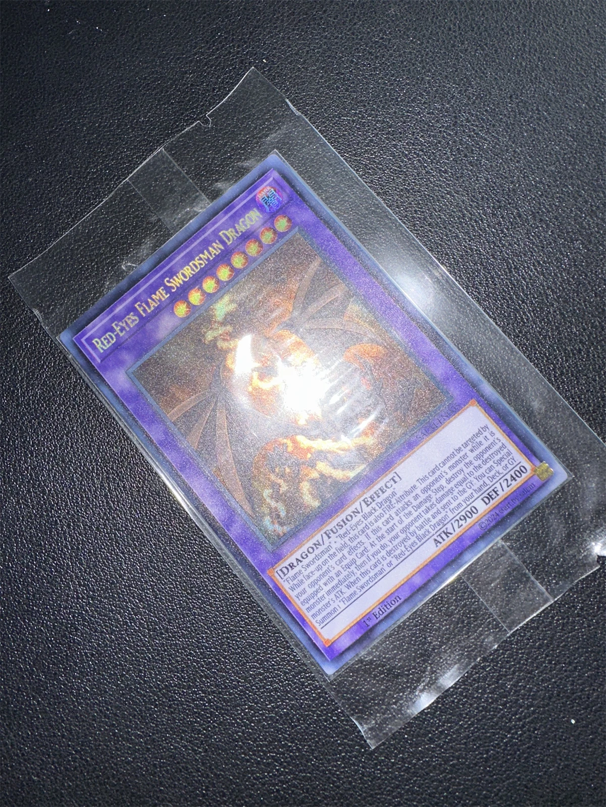 Yu Gi Oh Ultimate Rare SALM-EN005/RED-EYES FLAME SWORDSMAN DRAGON Brinquedo de cartão de coleção de presente infantil (não original)