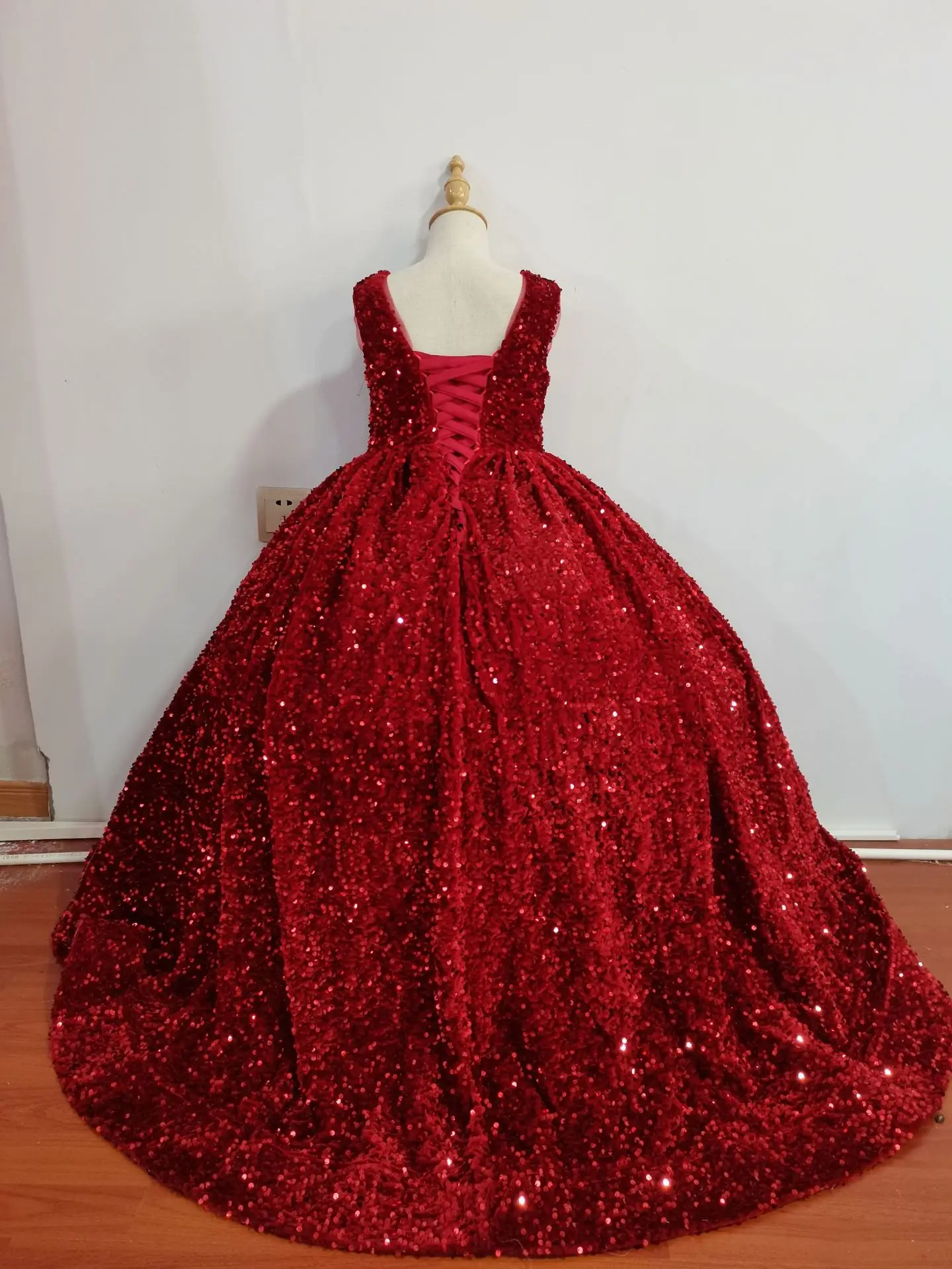 Hot Selling Luxury Ankle Length Wine Red Sequined Kids Party Princess Ball Gown Flower Girls Long Tail Evening Dress