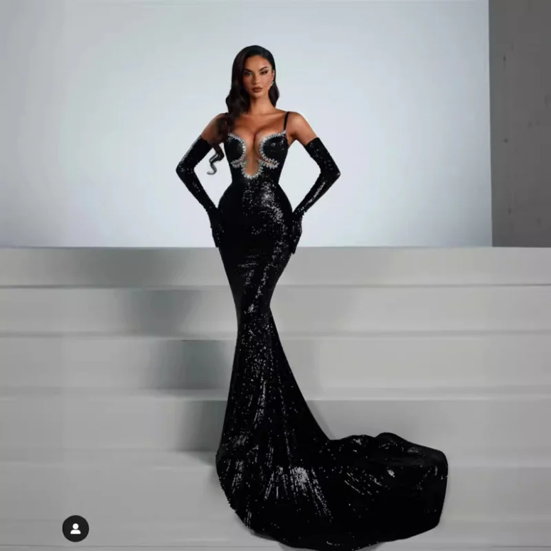 

New Arrival Gloves Rhinestone Trim Low-Cut Black Sequin Strap Dress Haute Couture Red Carpet Evening Gown