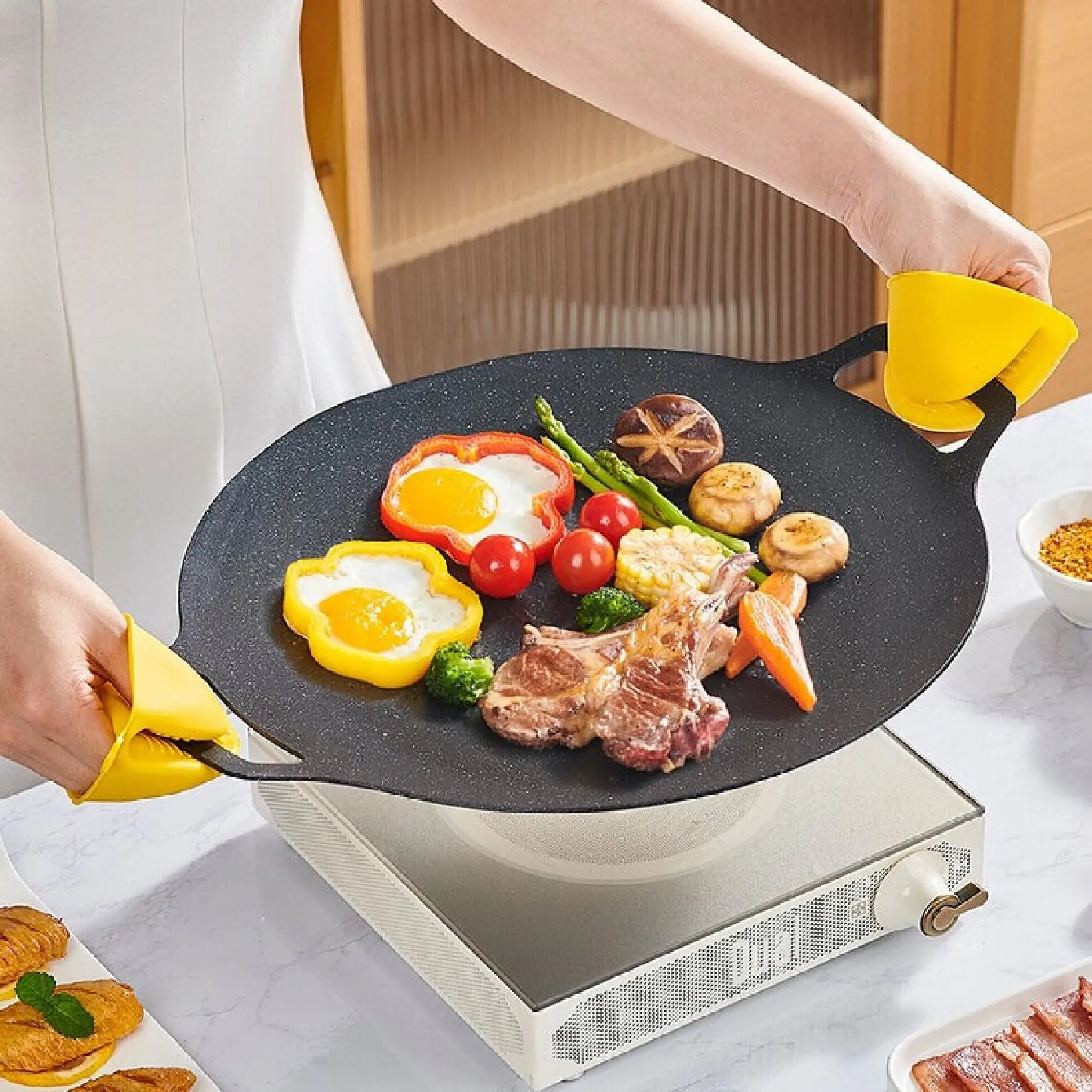 Integrated Die-Cast Anti-Stick BBQ Cooking Plate  PFOA-Free Even Heat, Easy Clean Carry for BBQ Enthusiasts All Stoves
