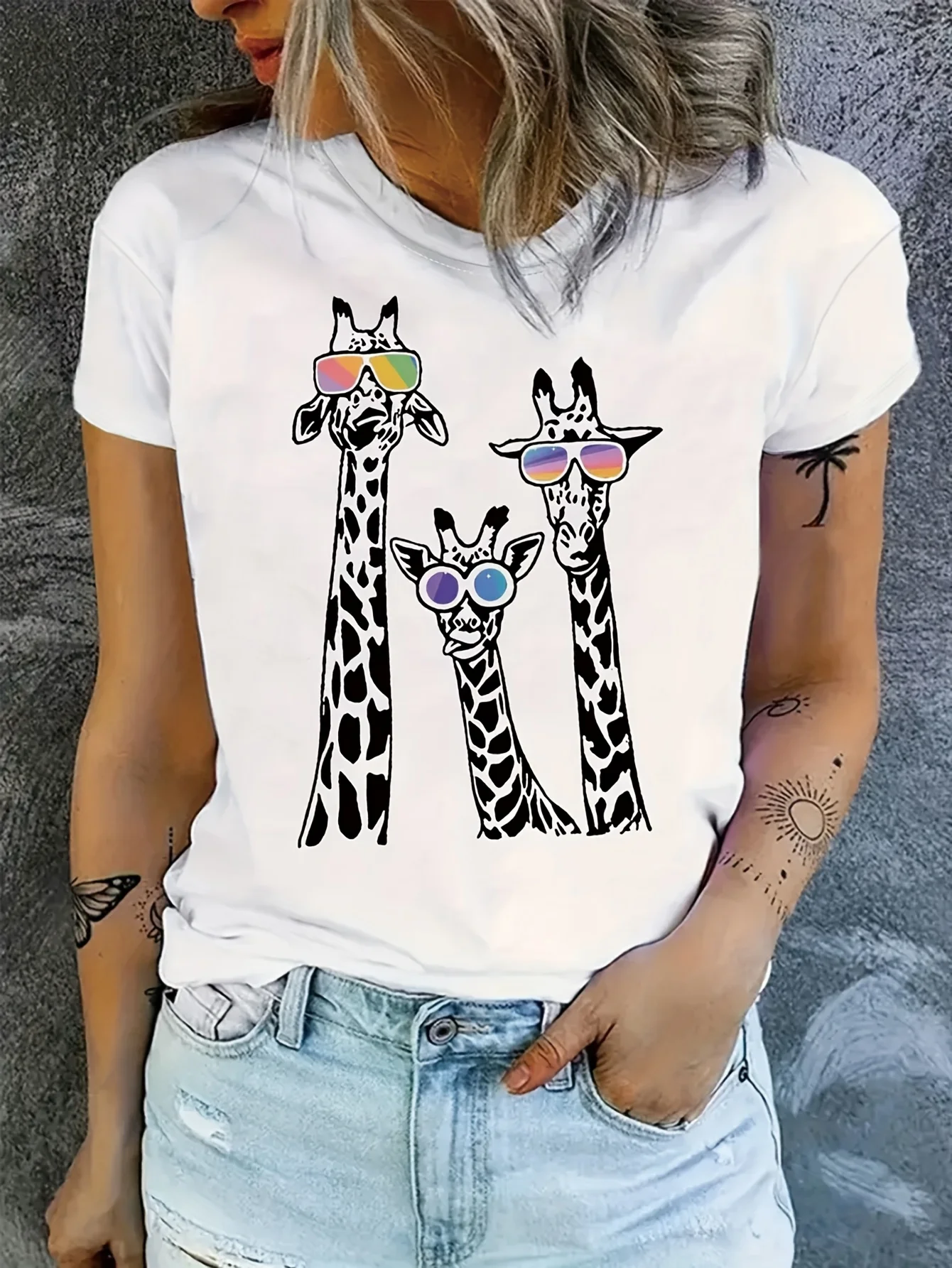 Women'S Casual Giraffe Print T-Shirt with Glasses, Short Sleeve Crew Neck Polyester Knit Top, Slight Stretch, Regular Fit, All Seasons - 95% Polyester, 5% Elastane, 180g/m²