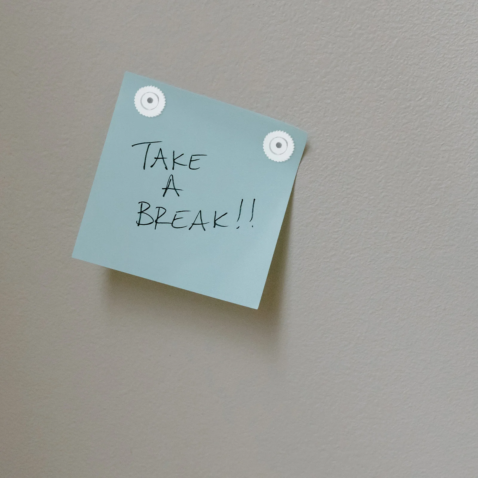 

100Pcs Clear Pushpin Thumbtacks Multi-Function Plastic Tacks for Cork Board Wall Map Paper Fixing Clear Thumb Tacks