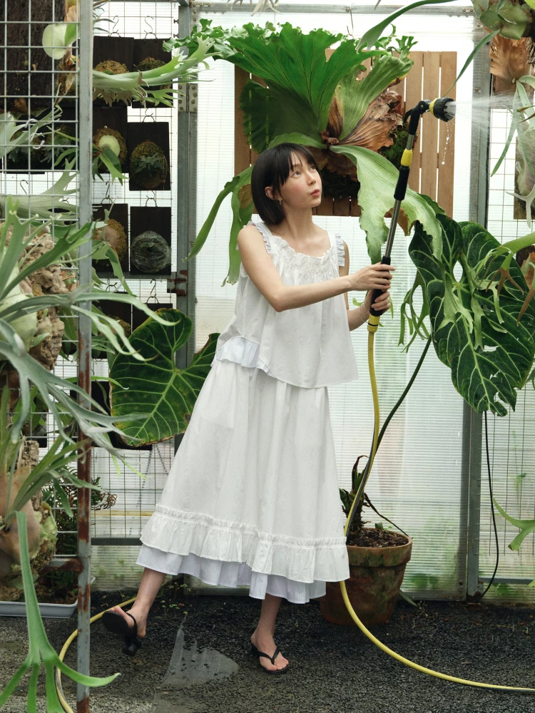 

Летний белый плиссированный жилет с текстурой лунного света, хлопковый французский свободный крой, женский модный комплект из двух предметов с юбкой