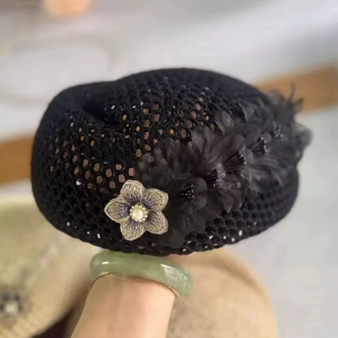 Elegante französische Blumen-Baskenmütze mit Aushöhlungen für Damen – Sommerliche koreanische Mode, süße, vielseitige Stewardess-Mütze, Künstlerhut – Detail 24