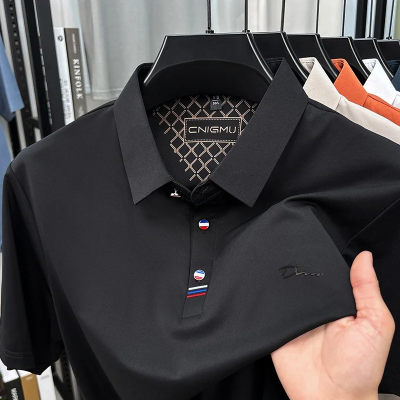 Luxus Mann Kurzarm Poloshirt Revers Knopf Brief Stickerei Frühling Lässige Eleganz T-Shirt Einfache Business Herrenbekleidung