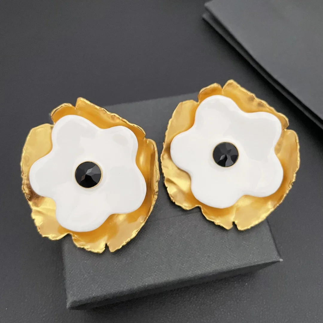 

Vintage Designer Brand Large Flower Brass Gold Plated Earrings Ear Clip Women Luxury French Jewelry Trend
