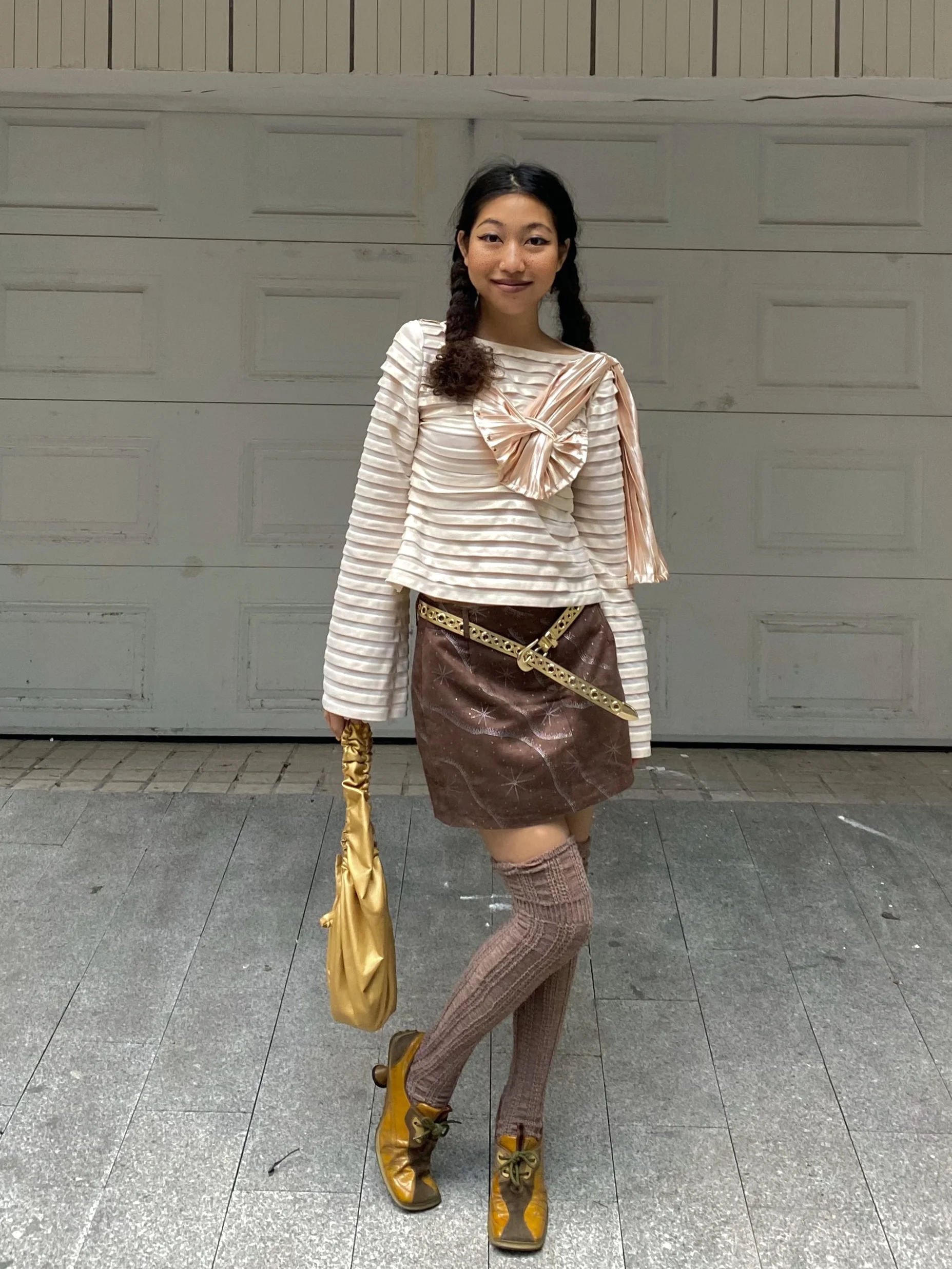 

Женский топ с оригинальным дизайном, вырезами и золотым принтом, в стиле ретро, с длинными рукавами и круглым вырезом горловины, модель Five Not Similar