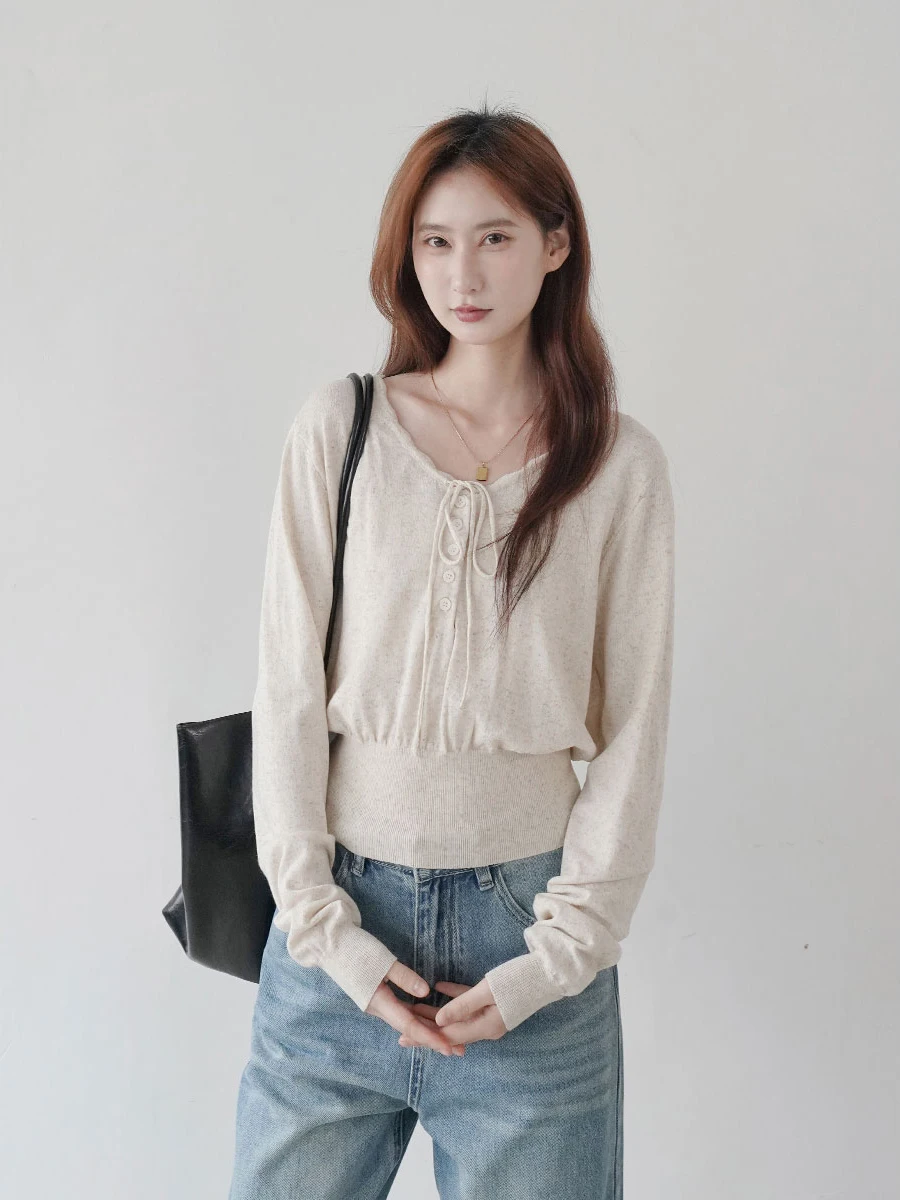 

Повседневный женский вязаный свитер с V-образным вырезом и длинными рукавами, черный, свободный крой, с капюшоном на шнурке, модный, весна 2026