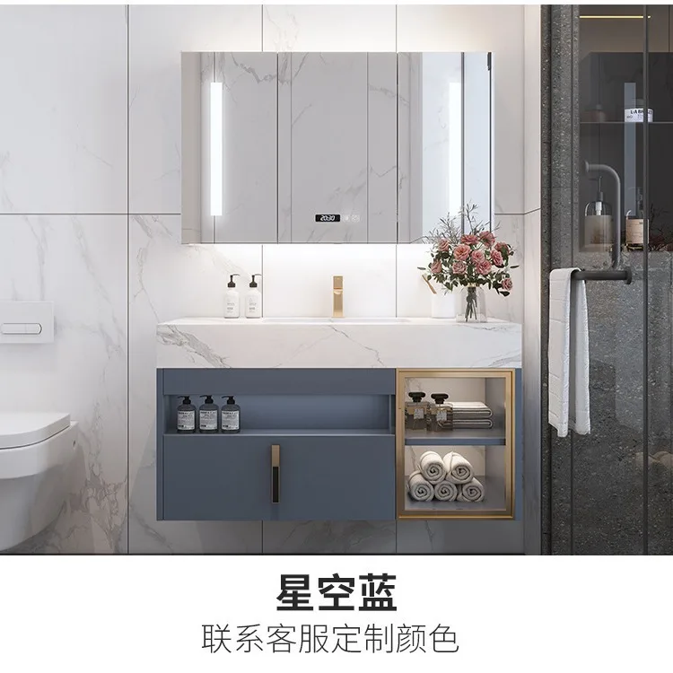 

Простой шкаф для хранения из цельного дерева. Умный шкаф для ванной комнаты. Комбинированное хранилище. Умывальник из цельного дерева без краски, серый.