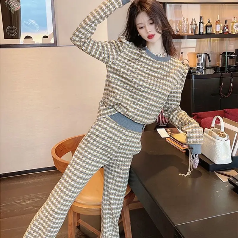 Spring and Autumn New Suit Fashion High-end Round Neck Plaid Shirt Trousers Casual Sportswear Two-piece Women\'s Wear