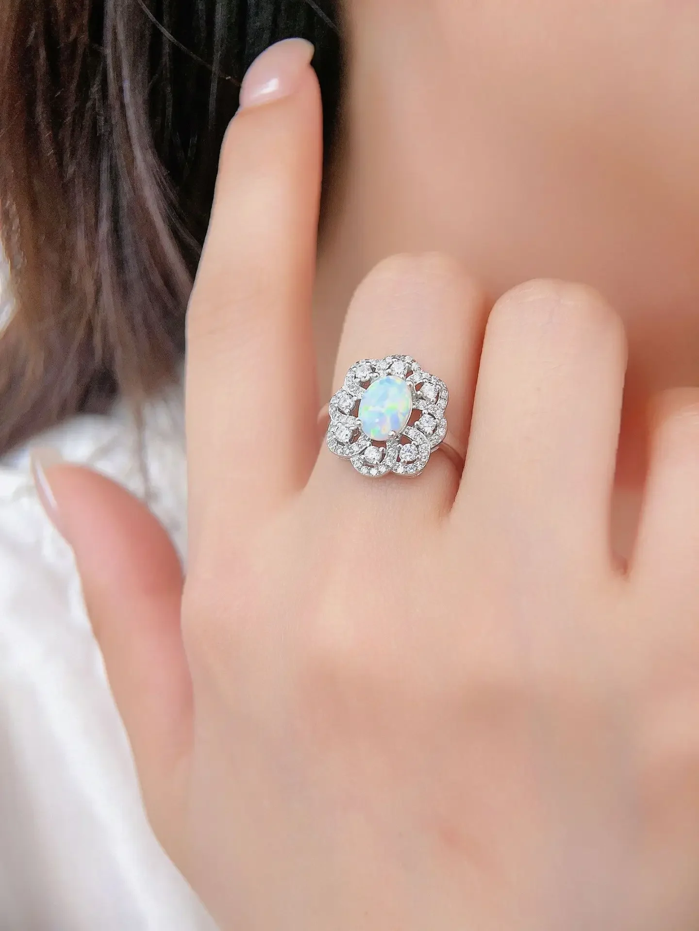 925 Sterling Silver Women's "Daisy“ Ring with Dazzling White Opal and Zircon, Noble Lovely for Daily or Party