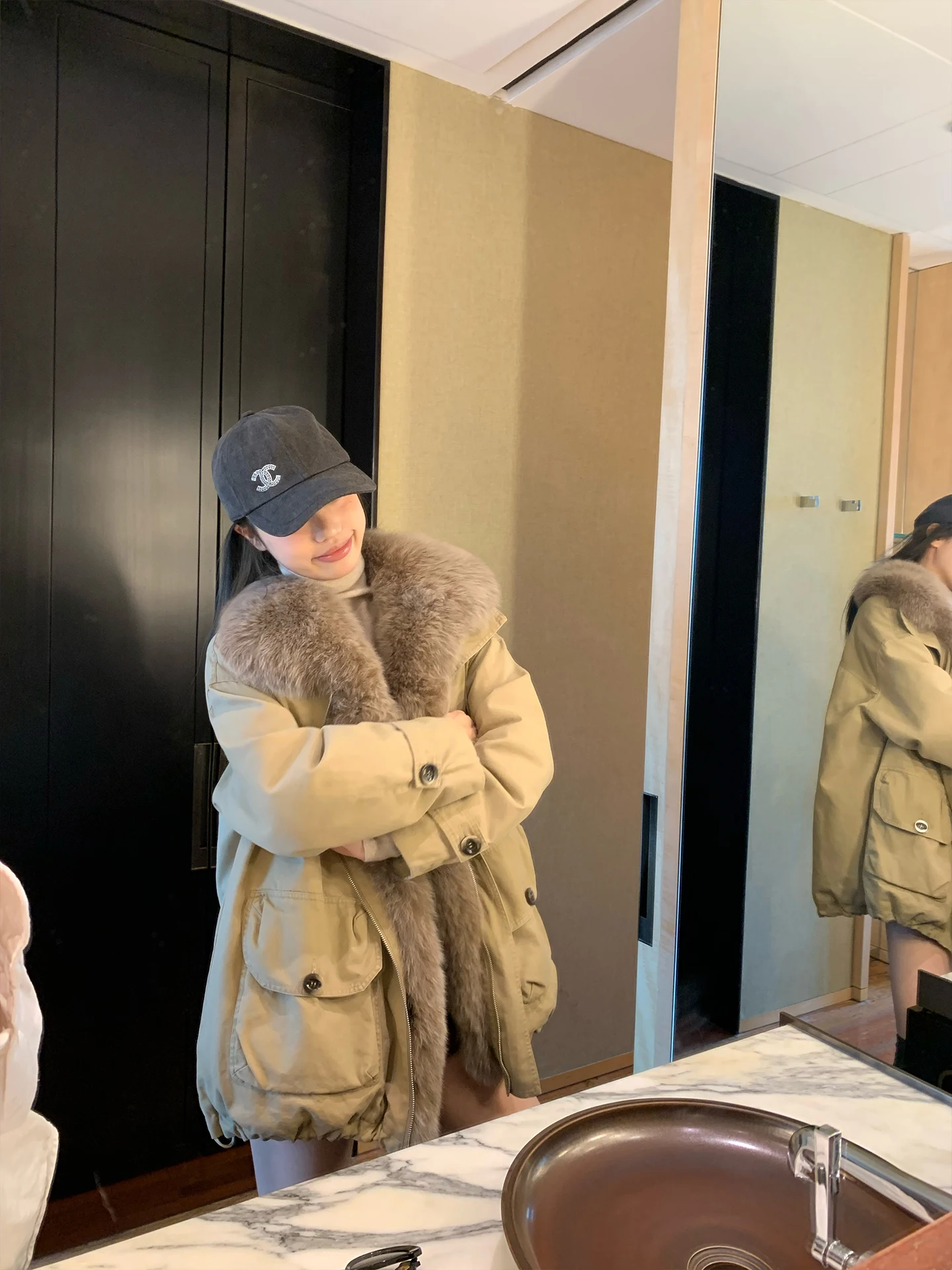 

Женская свободная короткая куртка цвета хаки с меховым воротником, осенне-зимняя новинка, повседневная верхняя одежда для женщин