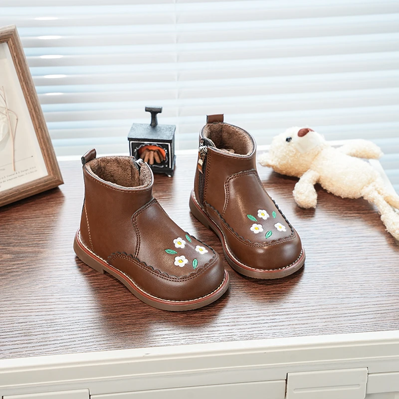 

Kids Short Boots Embroidered Girls Princess Boots Round Toes 2025 Winter New Children Leather Boots with Side Zipper Versatile