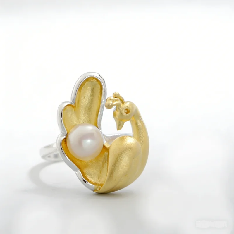 

Elegant Fashion 925 Sterling Silver Rings Inlaid Natural Freshwater Pearl 18K Gold Plated Lucky Peacock Statement Ring Ring